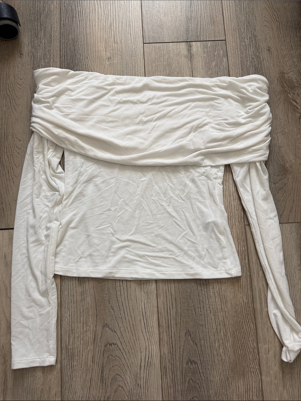Garage Off-Shoulder Long Sleeve Crop Top - White